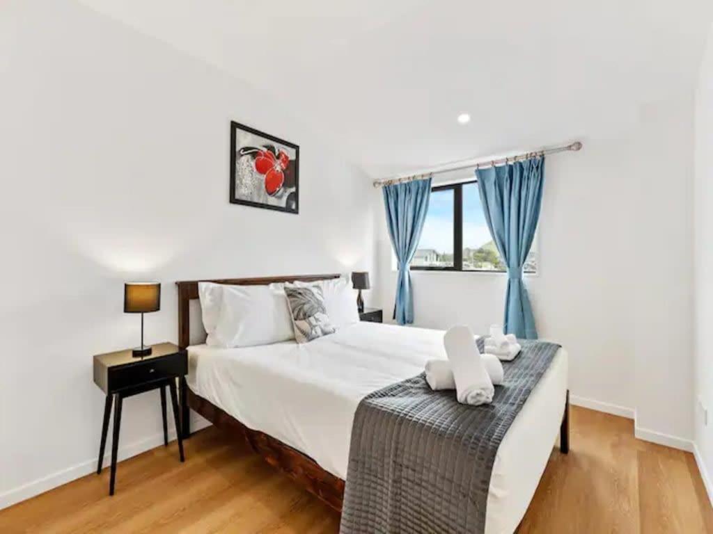 B&B Auckland - Stunning Three Bedroom Townhouse with Free Parking - Bed and Breakfast Auckland