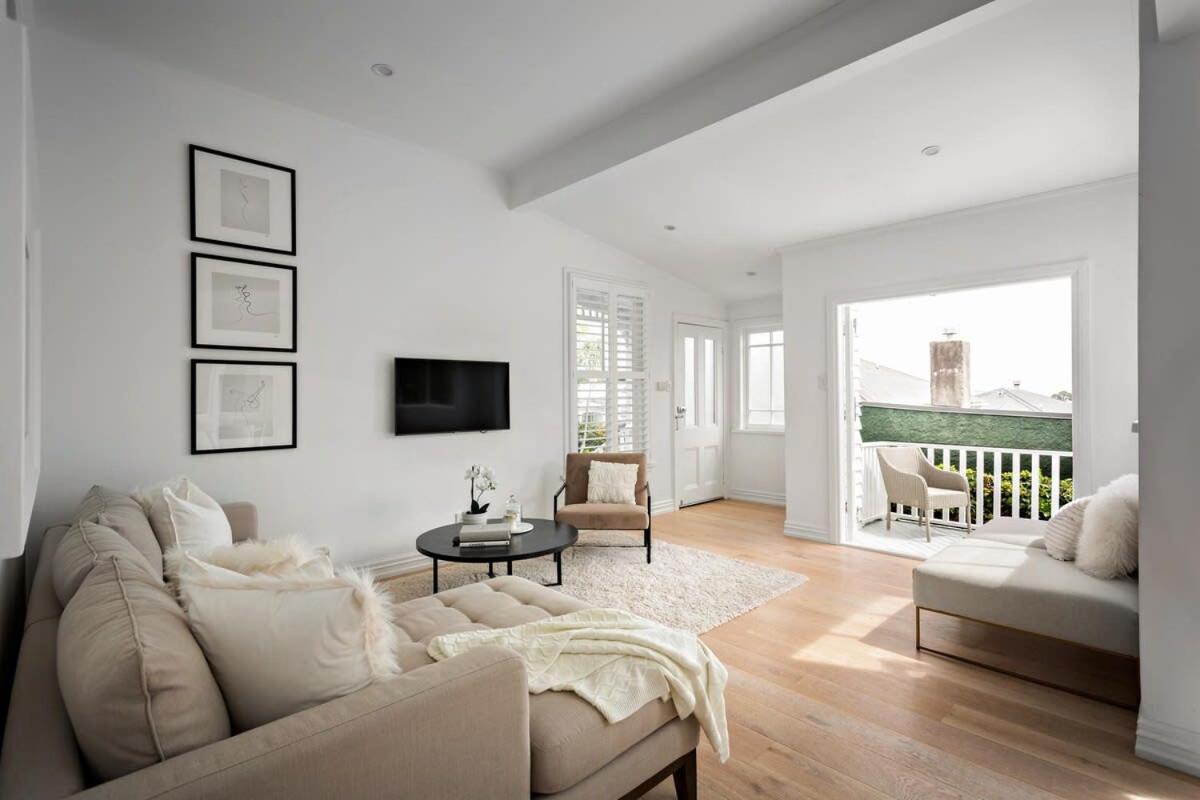 Three-Bedroom Grey Lynn Villa - B&B