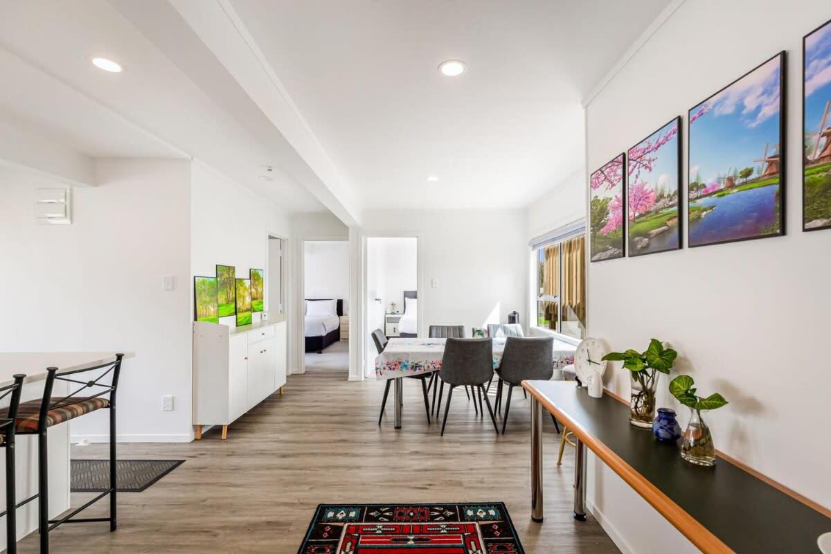 Spacious freshly renovated 3BR Ellerslie unit - B&B