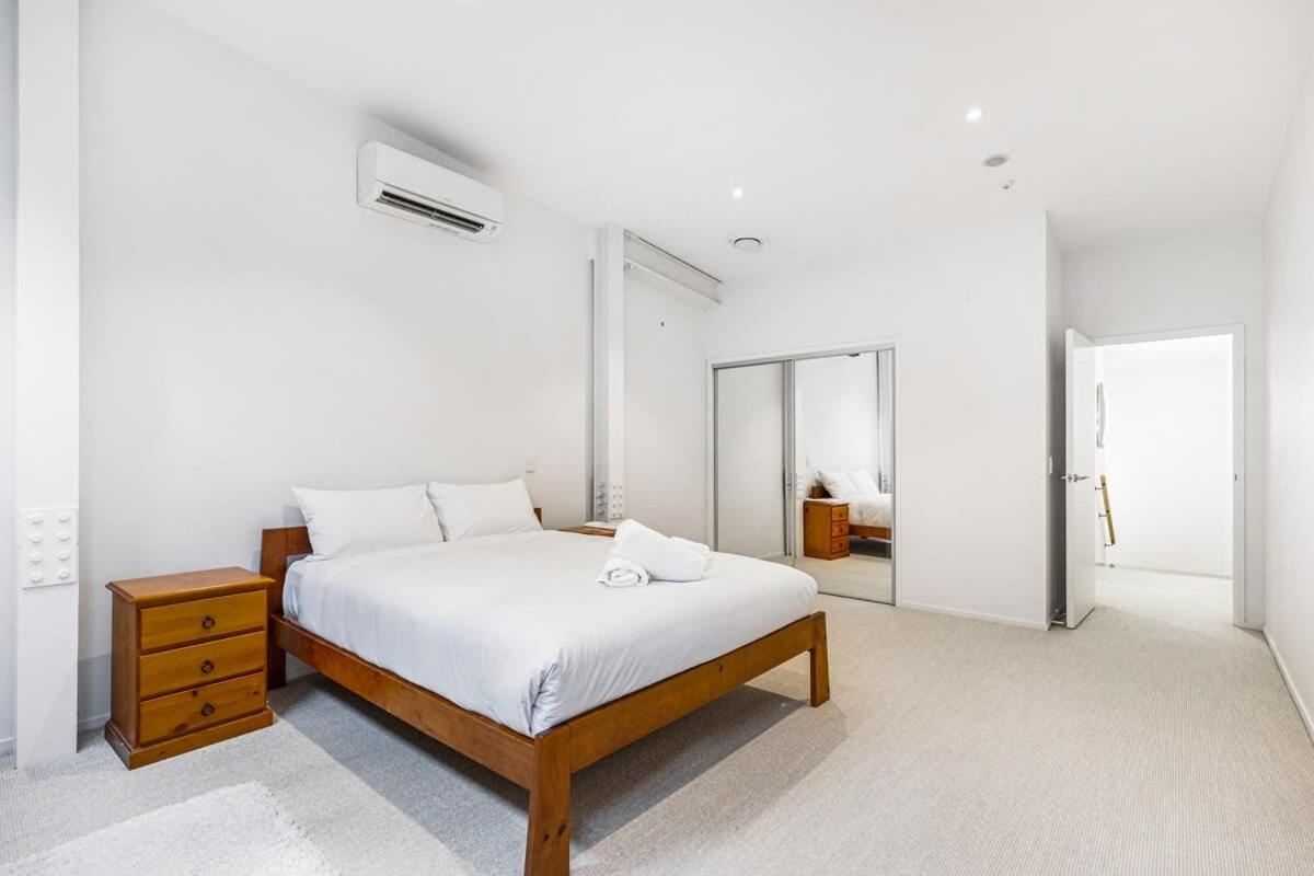 Contemporary 1BR Queen St Retreat by Zodiak Stays - B&B Auckland