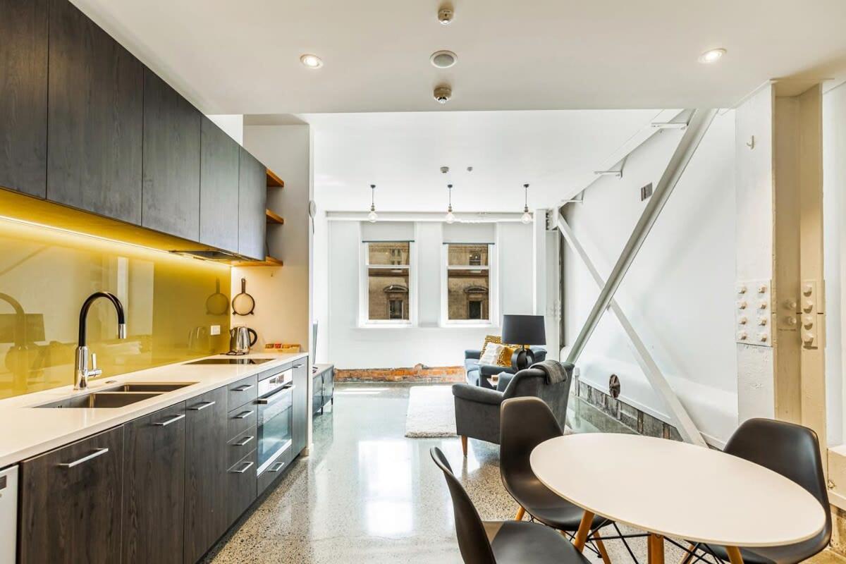 Contemporary 1BR Queen St Retreat by Zodiak Stays - B&B Auckland