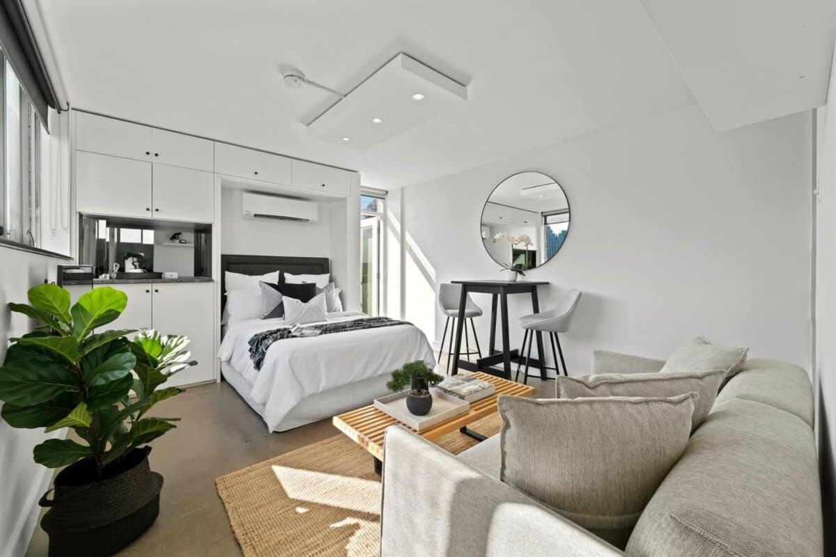Modern Potts Point Studio - Bed and Breakfast Sydney