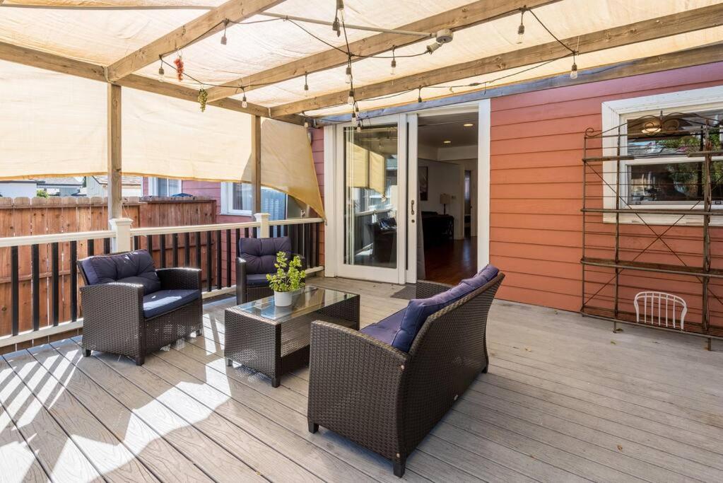 Hollywood Vibes: Luxury 3BR Home in Trendy West LA - B&B Los Angeles