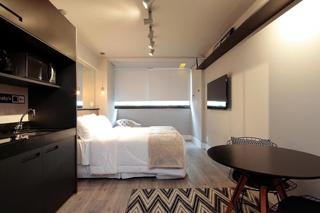 Studio completo no coração da Vila Olimpia com vaga - B&B São Paulo