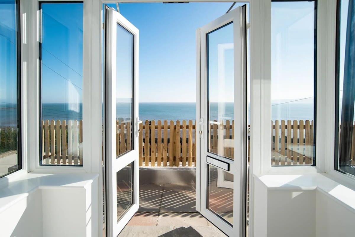 B&B Filey - Abalyne Beach House - Stunning 4 bedroom beach house, Sea views throughout, modern and bright house - Bed and Breakfast Filey