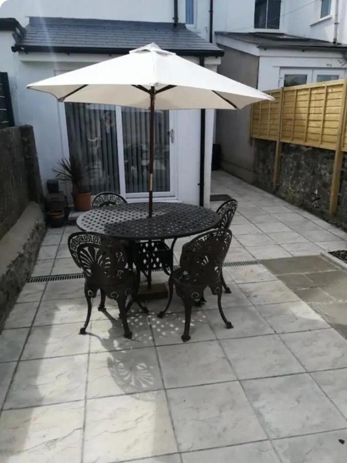 Contractor 3 Bed House Near City Centre and Stadiums with Parking - B&B Cardiff