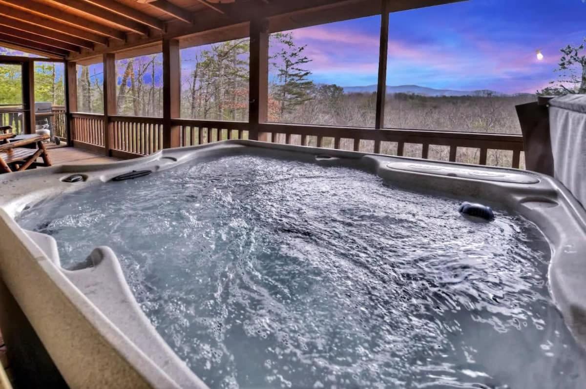 B&B Blue Ridge - Mountain Views Hot Tub FirePit Close to town - Bed and Breakfast Blue Ridge