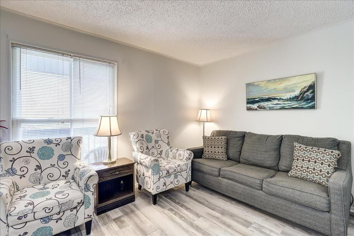 Pompano (Mustang Isle #20)