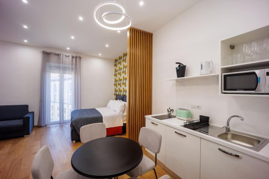 House in Decumani Entire Apartment By HouseinNaples - Chambres d'hôtes Naples