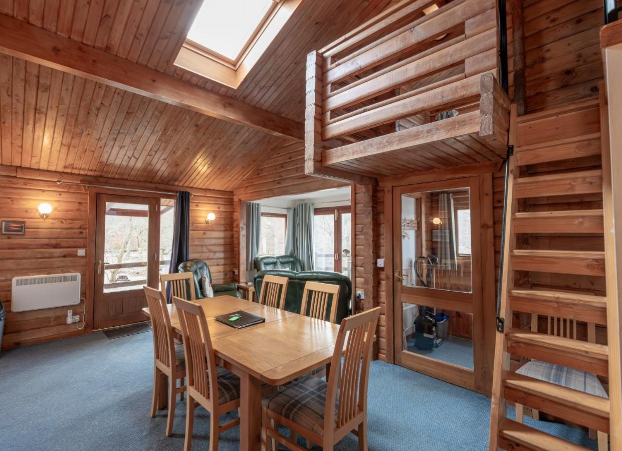 Chalet (Sleeps 7) (without Hot Tub)