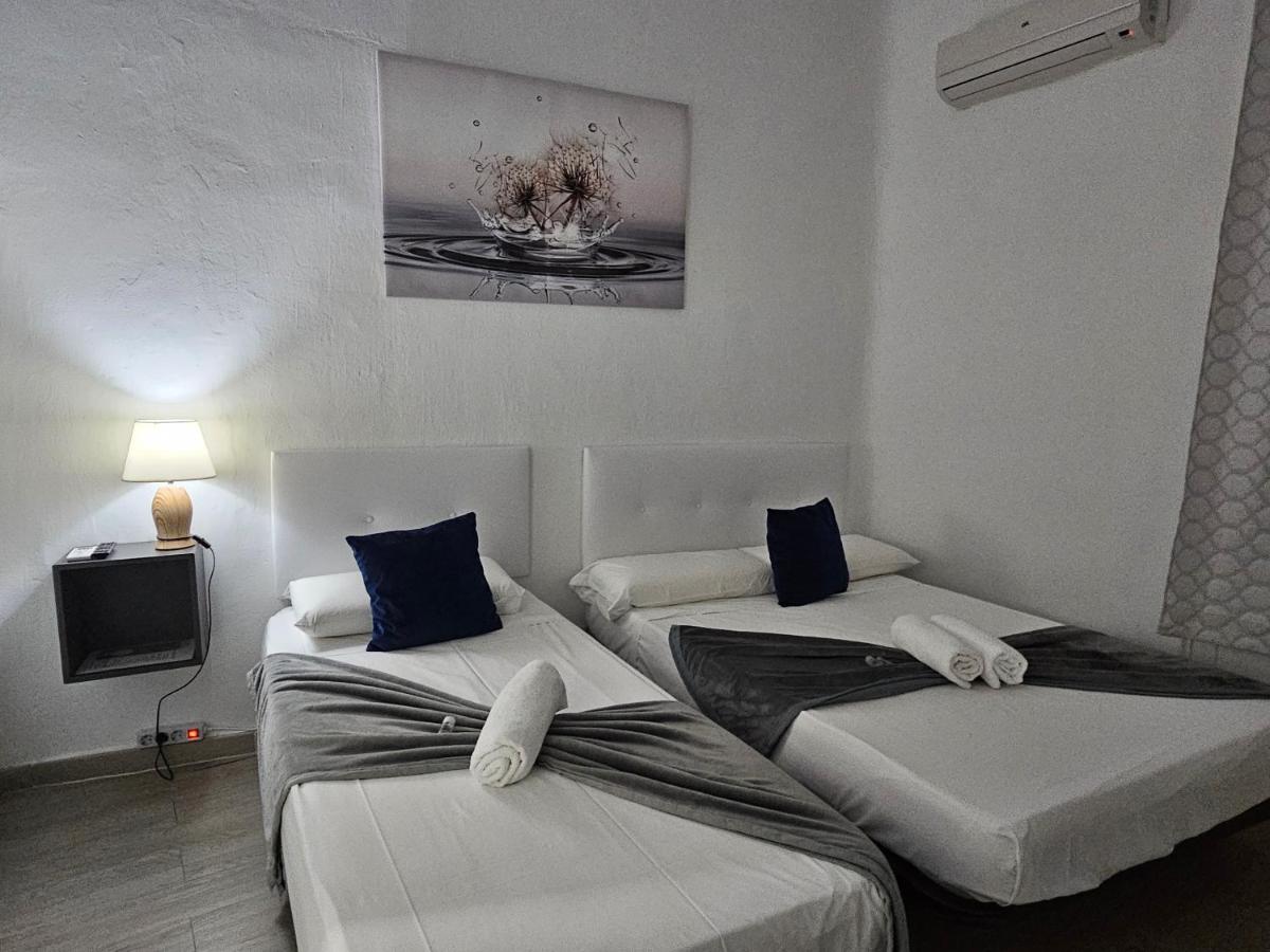 Double Room with Extra Bed and private bathroom