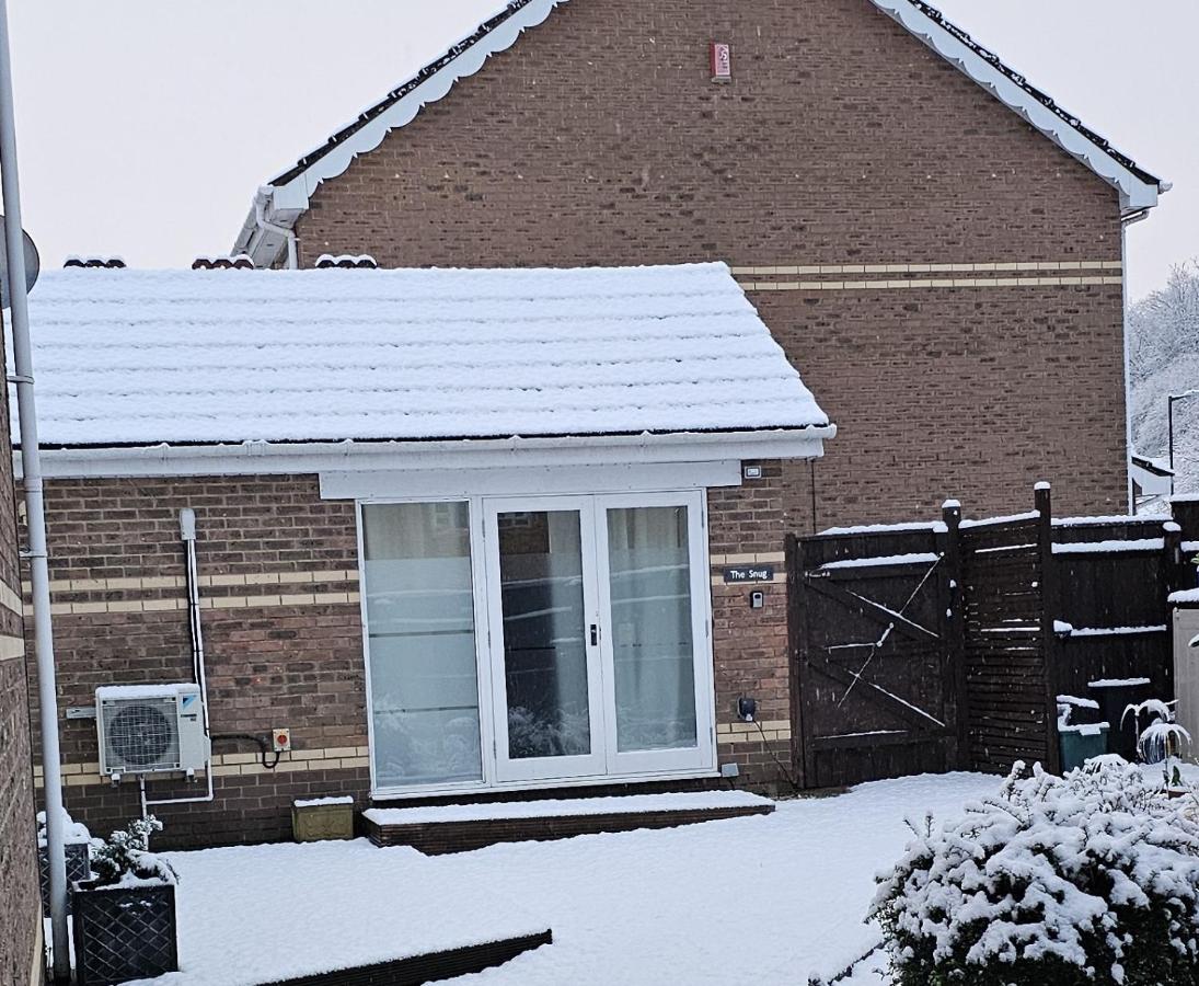 Modern immaculate studio with AC & parking, outside the CAZ - B&B