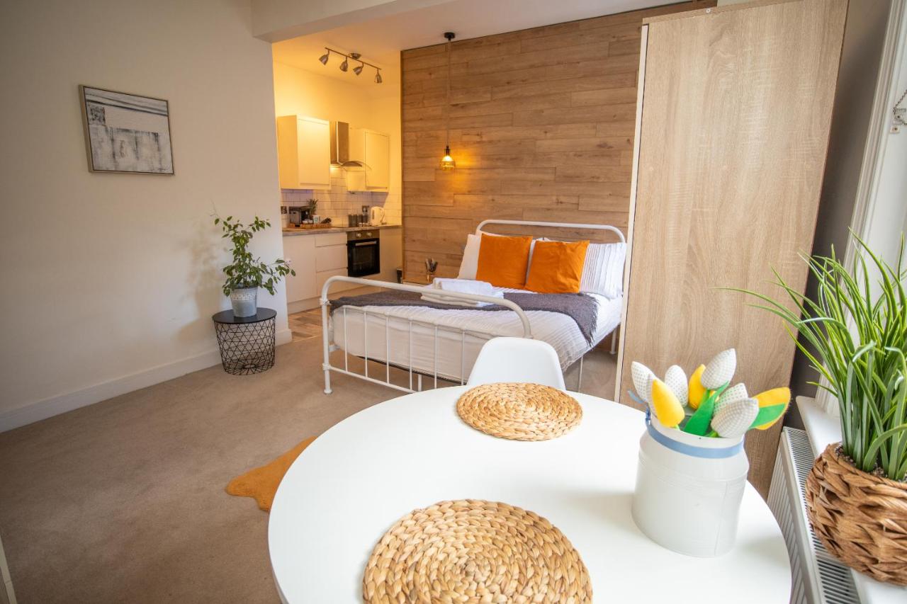 B&B Eastbourne - Studio Ideal for Relocators, Contractors and Working Professional, Close to Town and Eastbourne Hospital - Bed and Breakfast Eastbourne