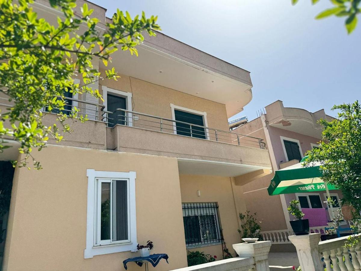 Amel's Apartments Comfortable Family Stay Near Orikum Beach - B&B