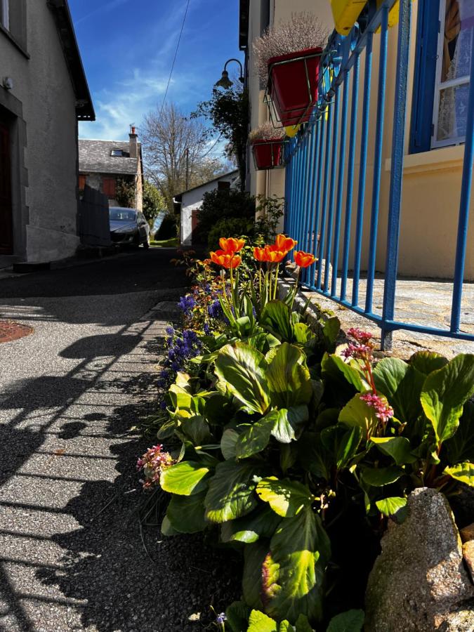 Original and quirky village home - B&B Giat