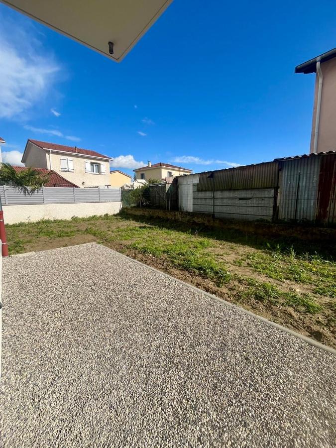 Logement neuf avec parking à 20 min de Lyon - B&B