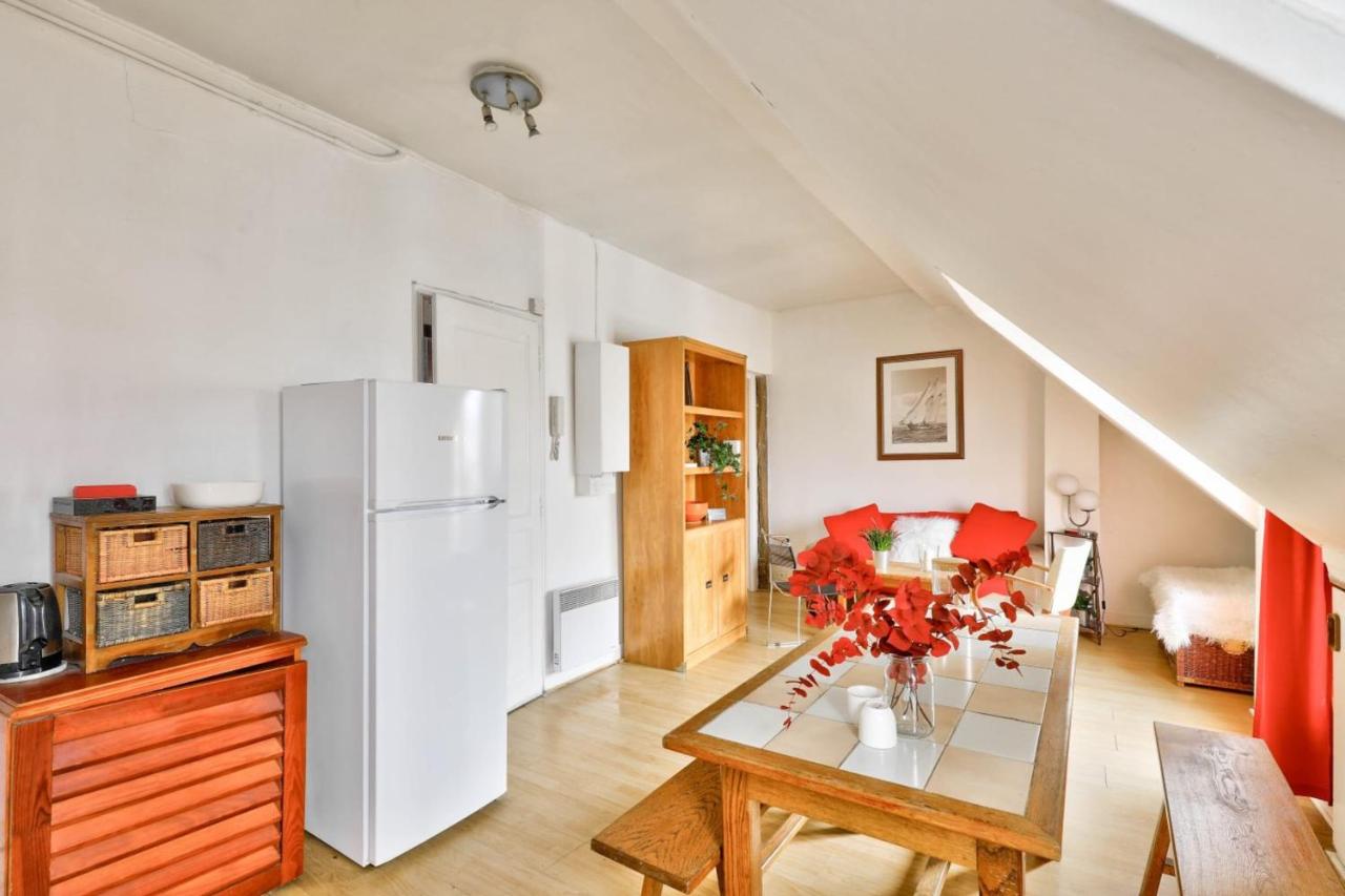 Cosy apartment under the roofs of Paris - B&B