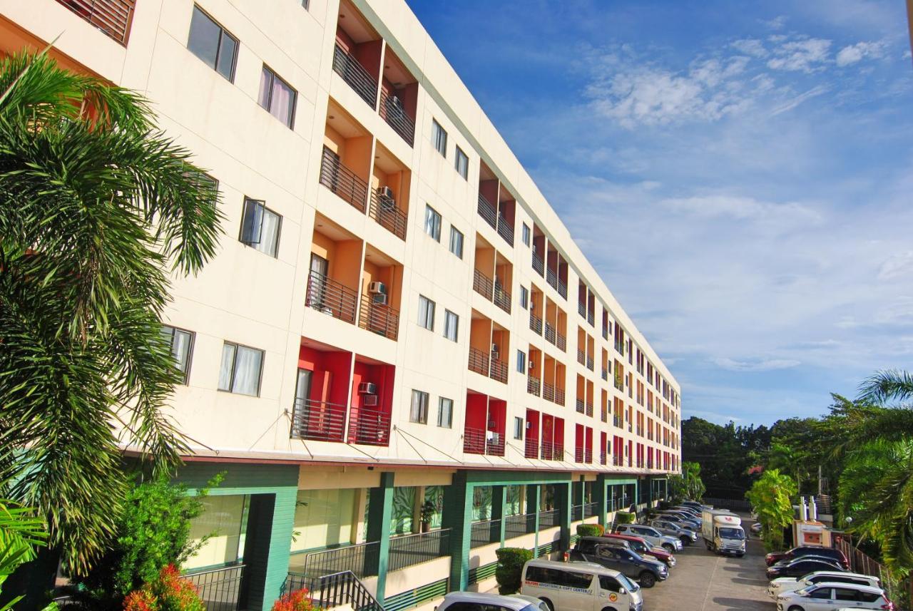 B&B Iloilo City - The Uptown Place Condominium - Bed and Breakfast Iloilo City