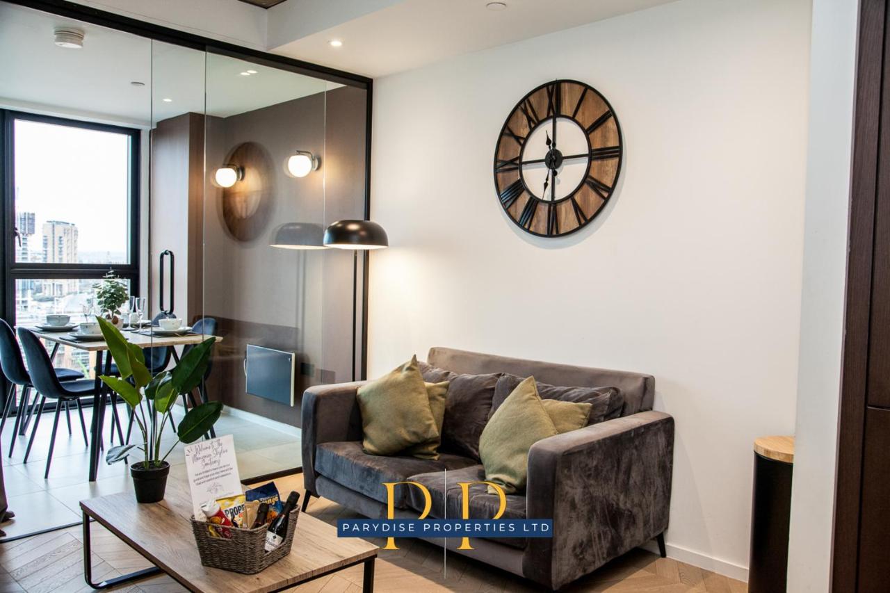 Mancunian Skyline Haven - Sleek & Cosy 1-Bed near Deansgate and Manchester City Centre - With City View - Ideal For Business & Leisure Stays By Parydise Properties - B&B Mánchester