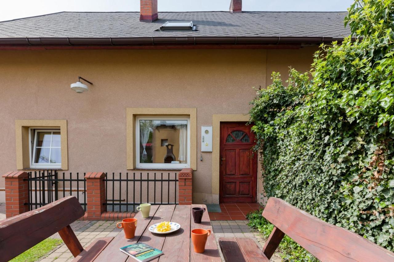 Holiday House BURSZTYN - Nature, Relax & Terrace by Noclegi Renters