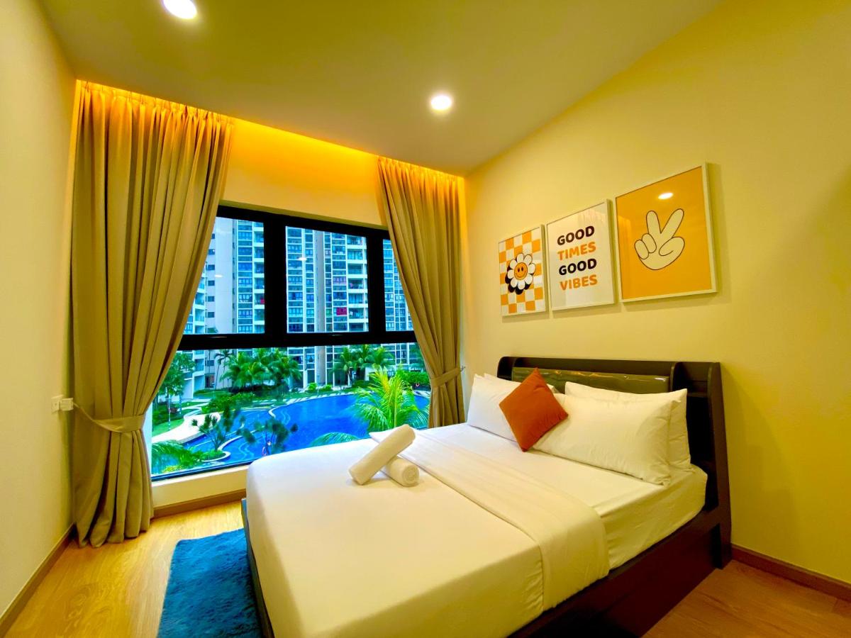 泳池景休闲家庭套房3房3厕6-10人适合家庭入住金海湾@Danga Bay - B&B