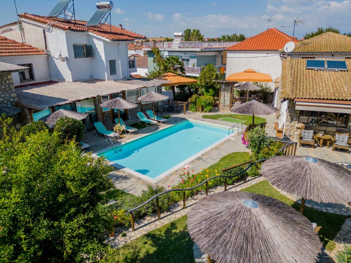 Roxani Aqua Bliss - Serene Garden Getaway - B&B