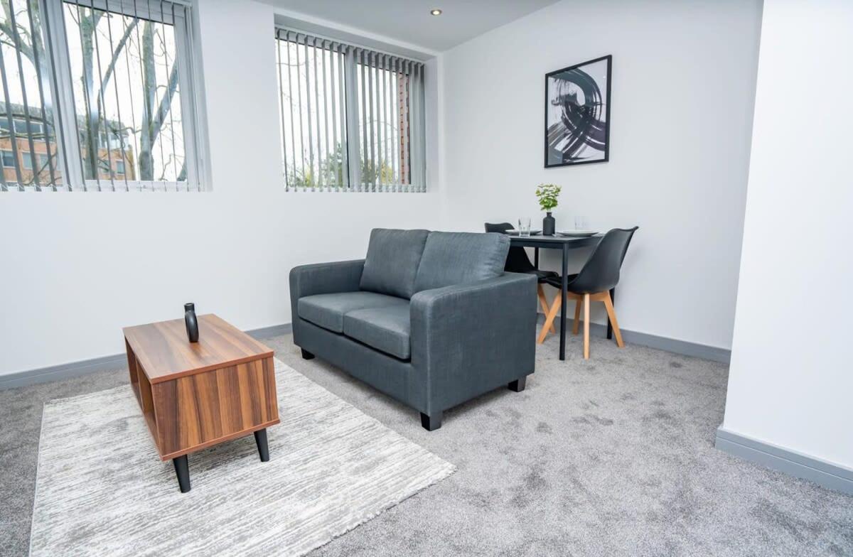 B&B Redditch - Bright and Modern 1 Bed Apartment in Redditch - Bed and Breakfast Redditch