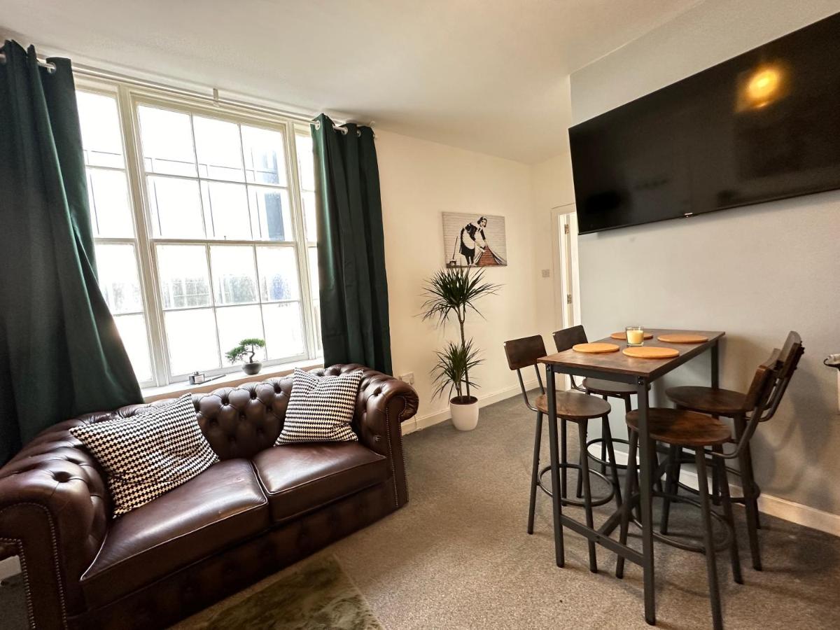 Land Of Green Ginger Apartment- City Centre - Bed and Breakfast