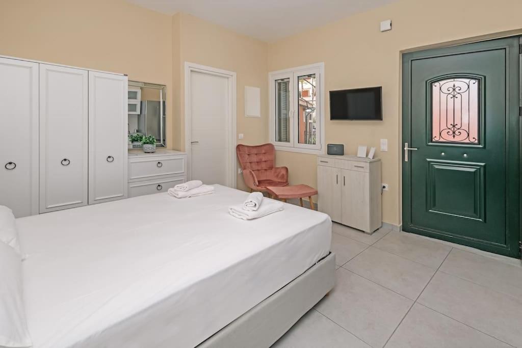 Corfu Portside Studio! - B&B