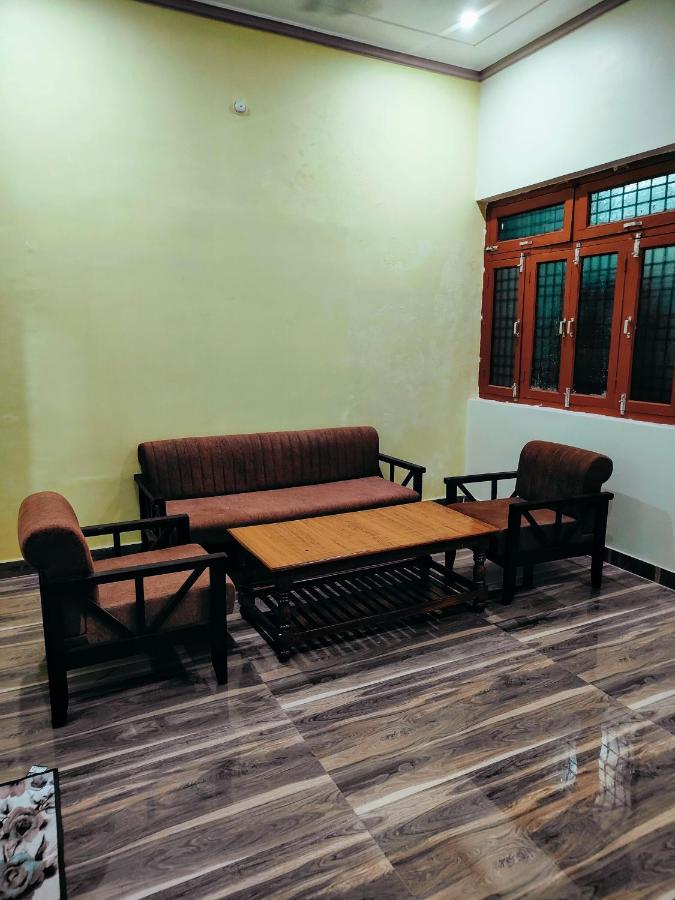 B&B Ayodhya - Pranjal 1 BHk homestay with attached washroom and kitchen - Bed and Breakfast Ayodhya