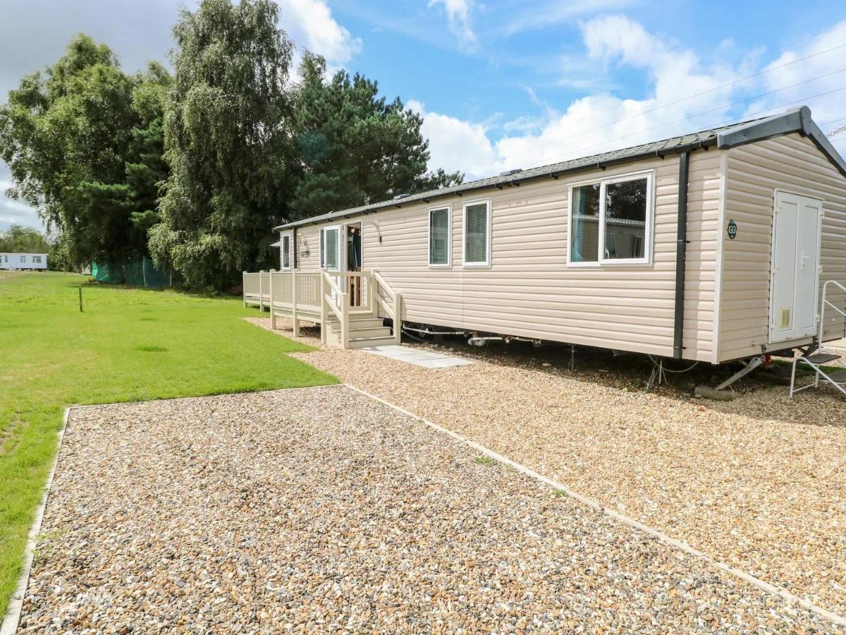 Dog Friendly 3 Bedroom Static Caravan In Fritton - B&B