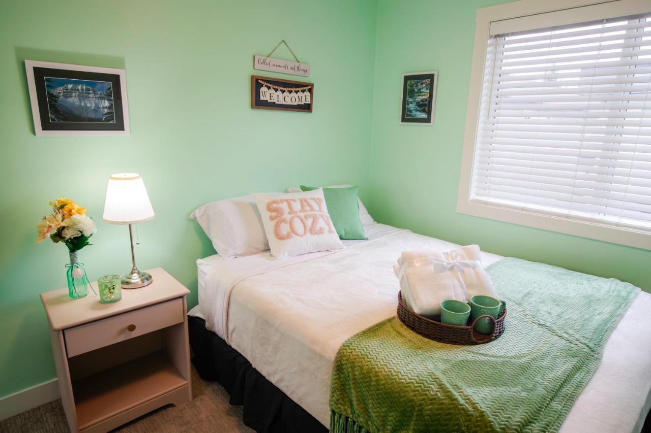 Queen Room with Shared Bathroom
