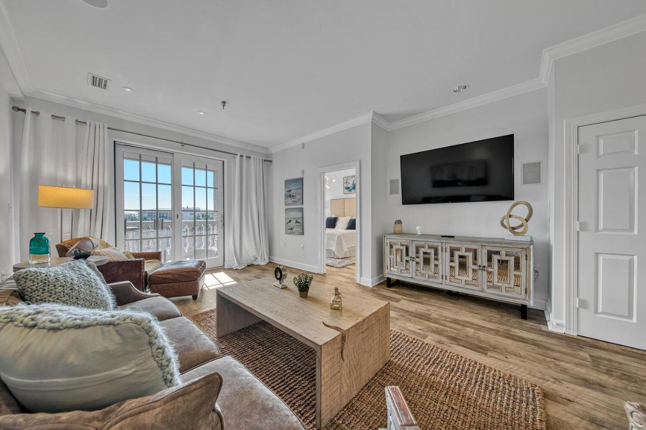 Newly renovated overlooking the Seacrest Village Pool and Beach access - B&B Rosemary Beach