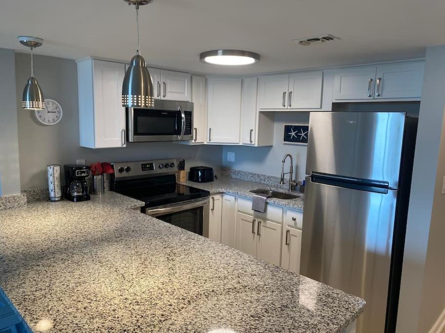 Large Myrtle Beach Condo, Fully Renovated - B&B
