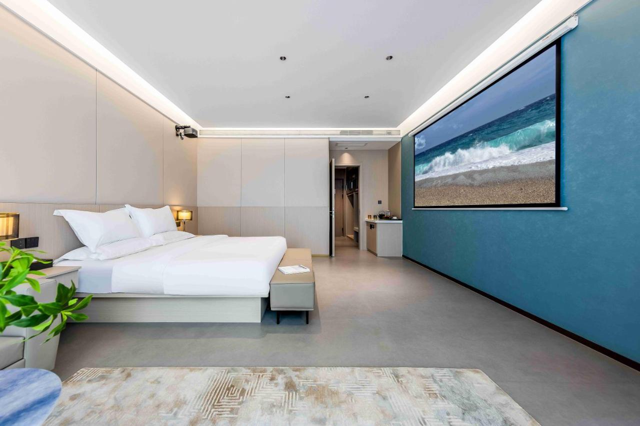Bathtub King Room