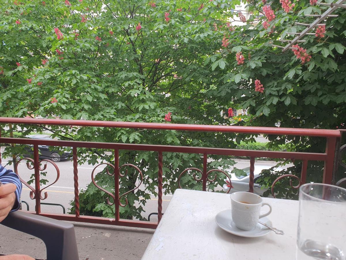 Main Street Apartment - Bed and Breakfast Tirana