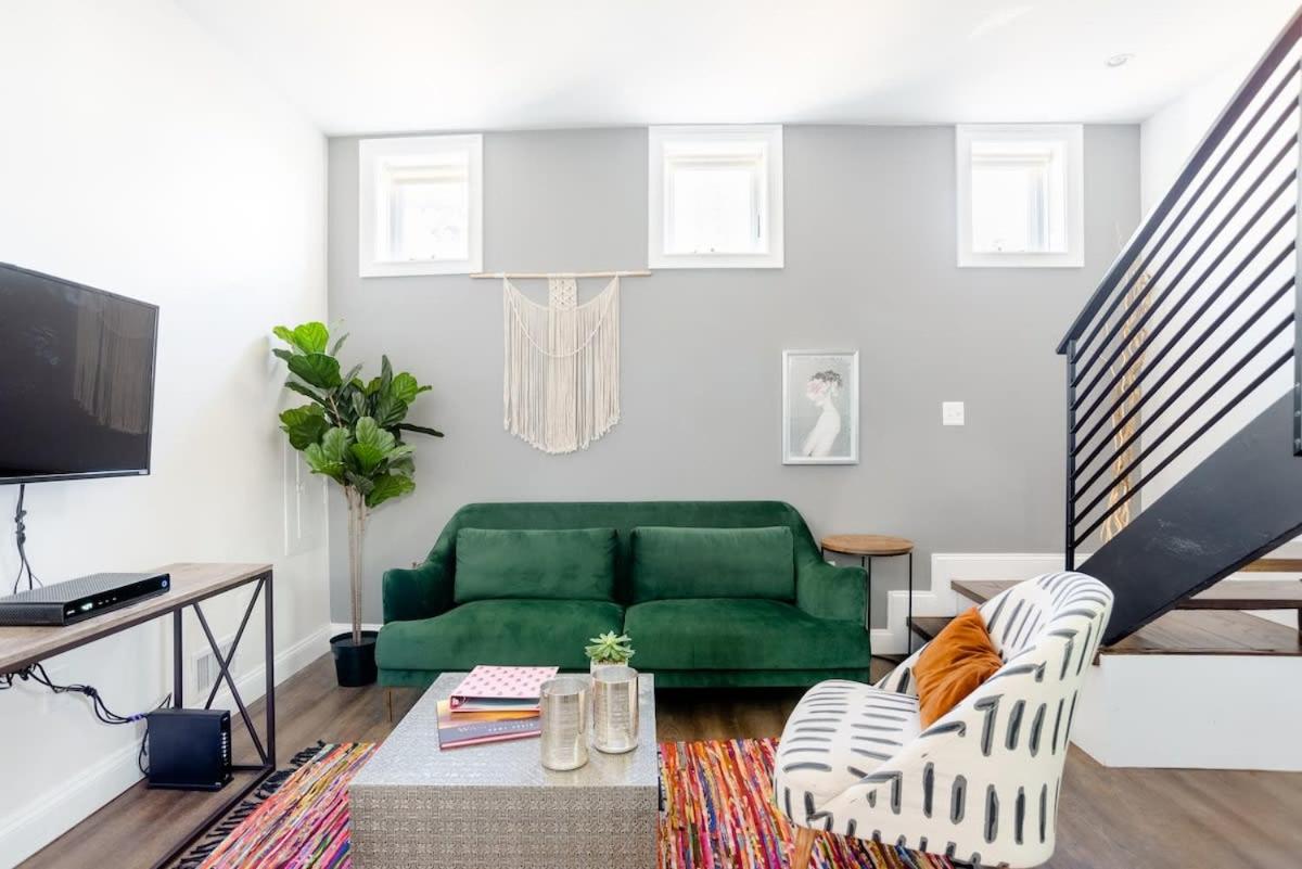 Decompress in the Zen Surroundings of a Cozy Carriage House - Chambres d’hôtes
