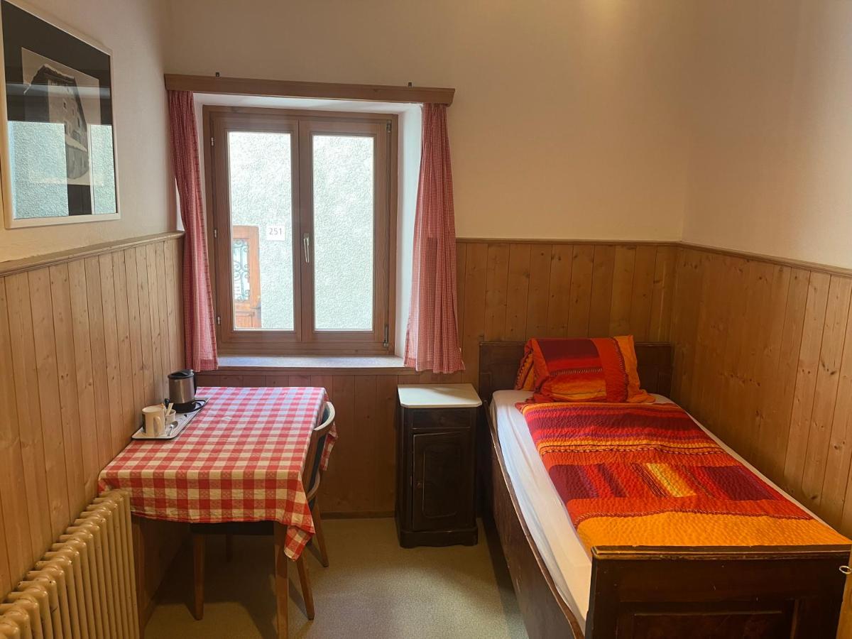 Single Room with Shared Bathroom