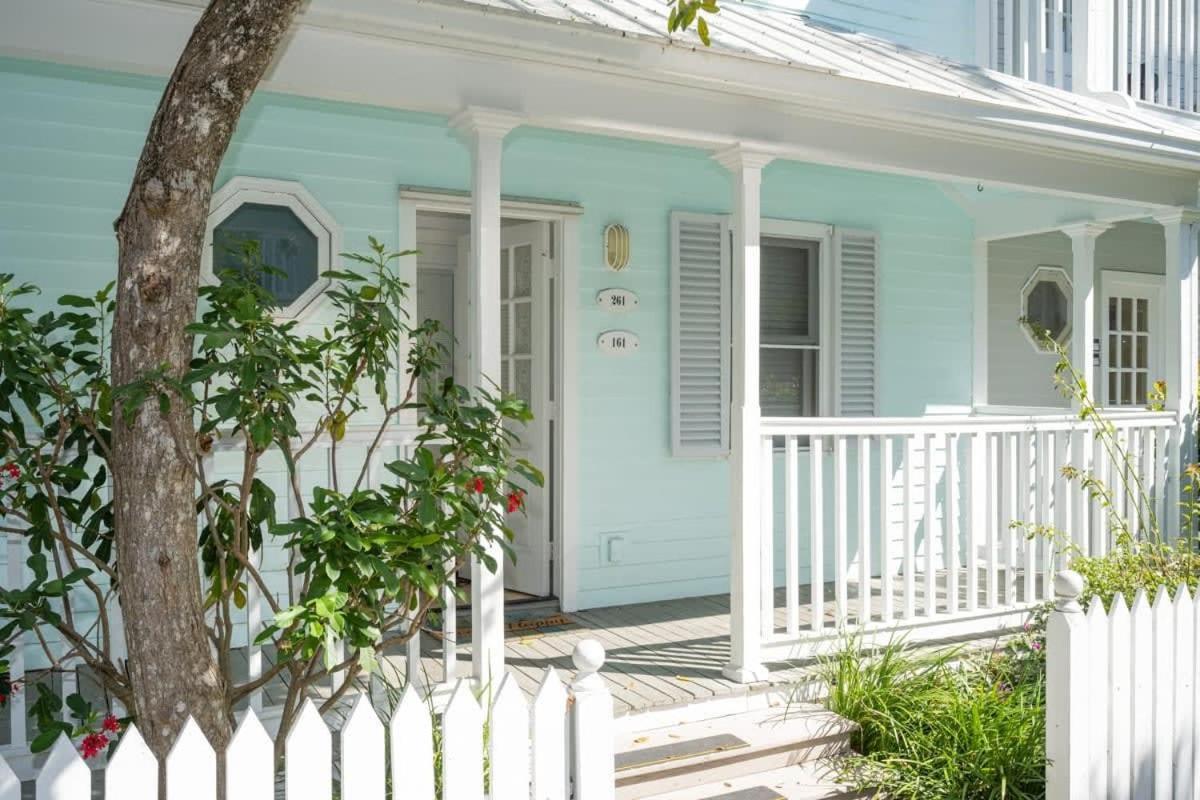 B&B Key West - The Lazy Lane by Brightwild-2nd Floor w Balcony - Bed and Breakfast Key West