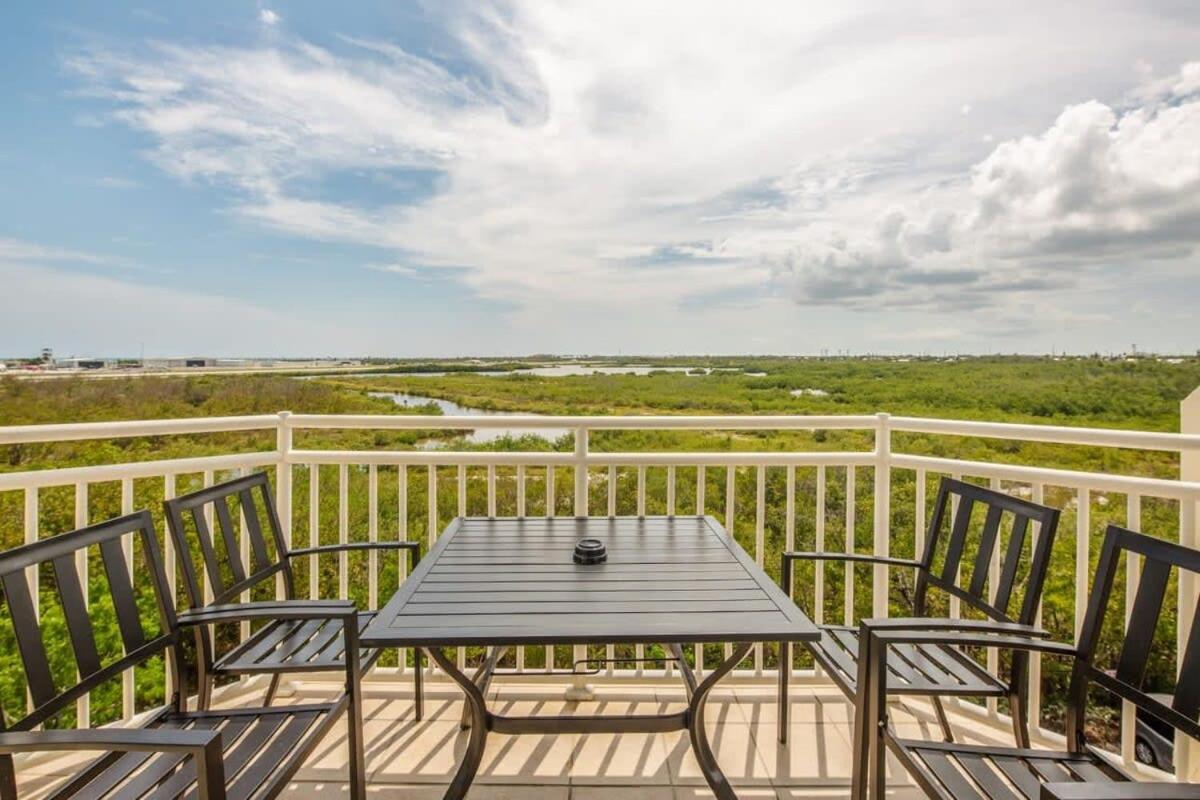 The Grand Turk -Sunset View & Pool - B&B Key West