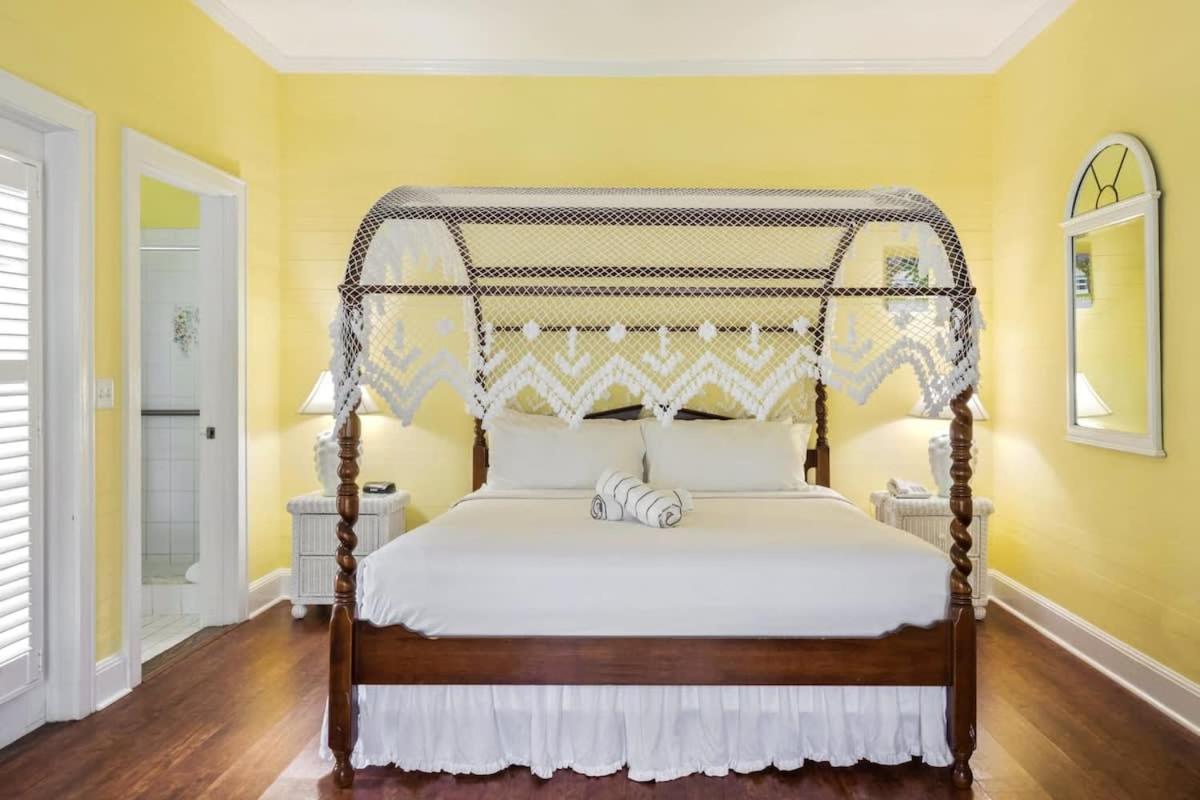 Classic King Balcony at the James House - B&B Key West