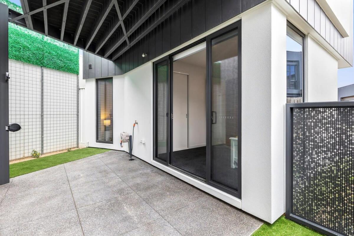 Surf Central Townhouse - Walk to Beach and Shops - Bed and Breakfast Torquay