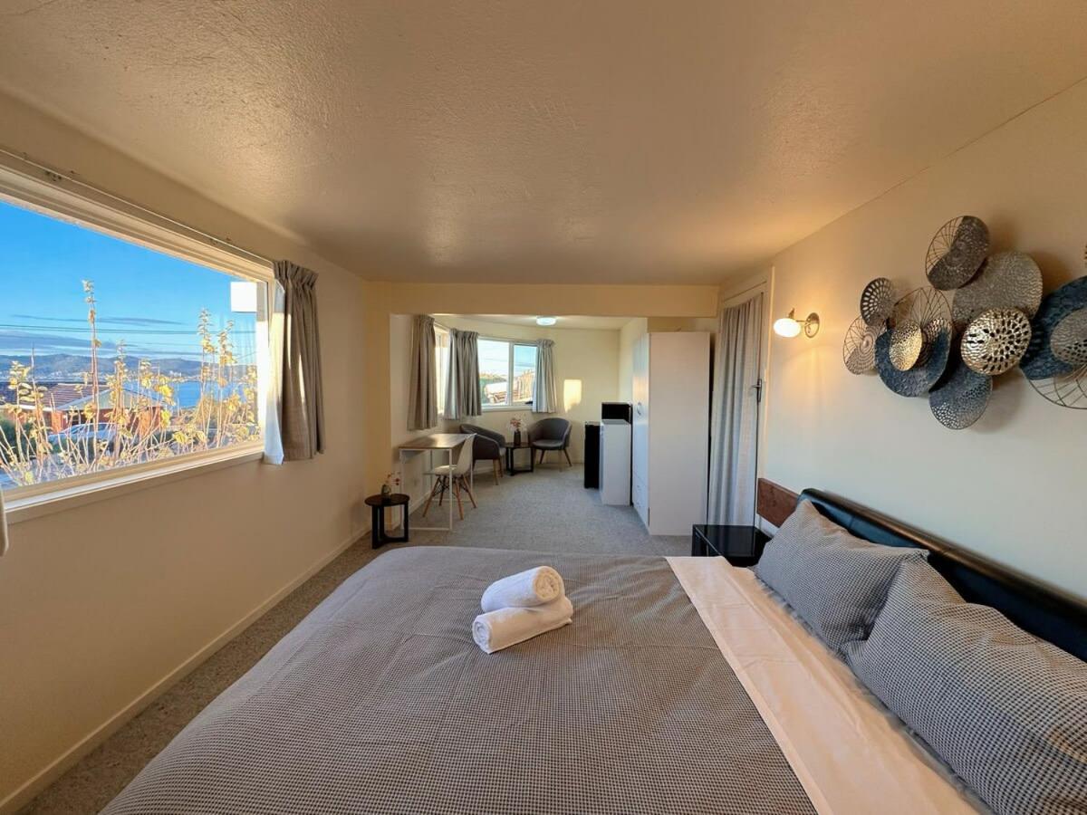 Swan Sea Cozy Retreat at Sandy Bay - B&B