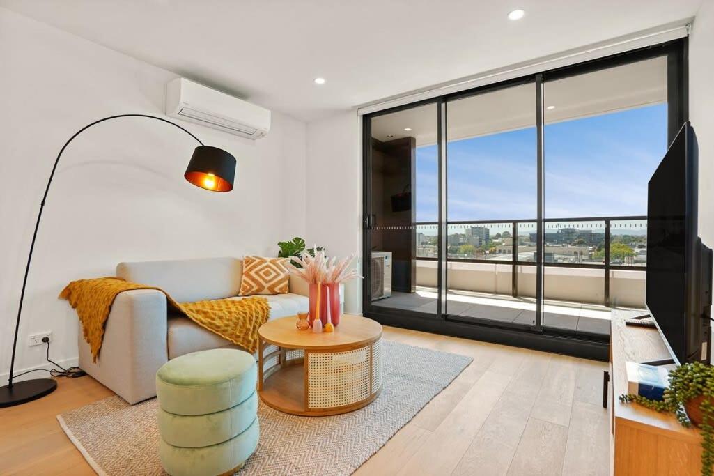 B&B Box Hill - Brand New Box Hill Central Executive w pool+gym - Bed and Breakfast Box Hill