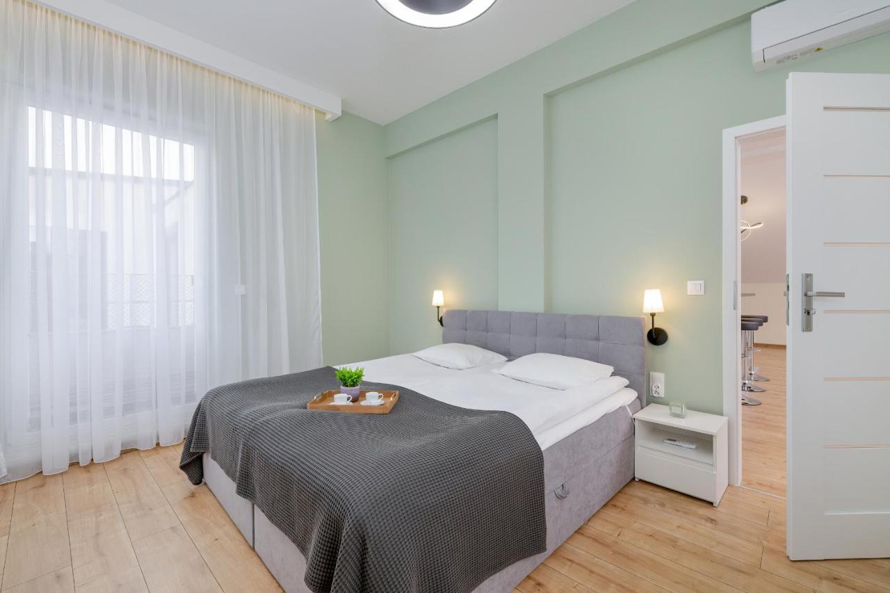 B&B Krakow - Cracow Prestigious Family Apartment with Parking Place by Renters Prestige - Bed and Breakfast Krakow