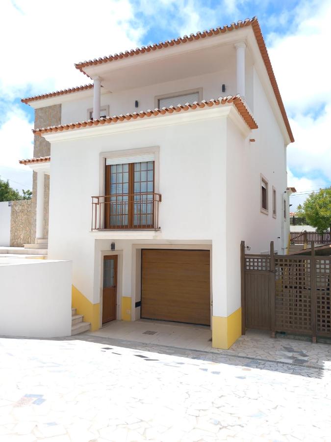 Bright and Spacious Villa with Patio and BBQ - B&B