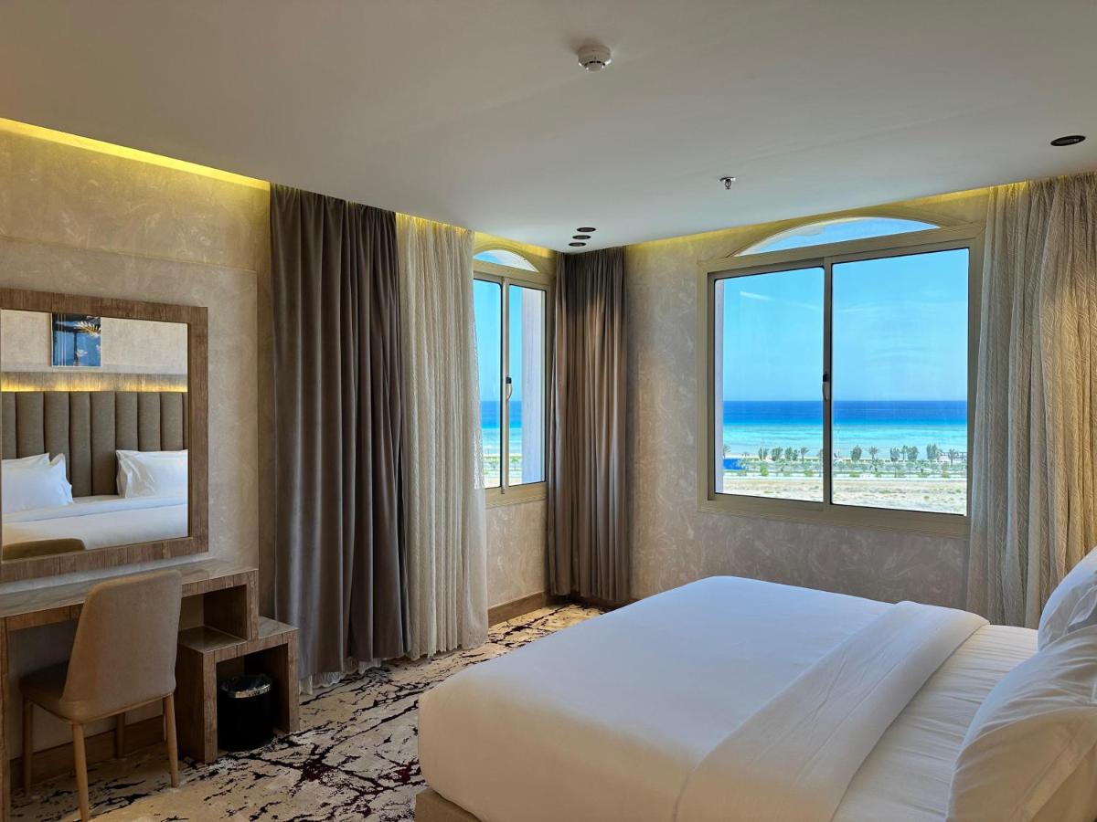 Deluxe Suite with Sea View