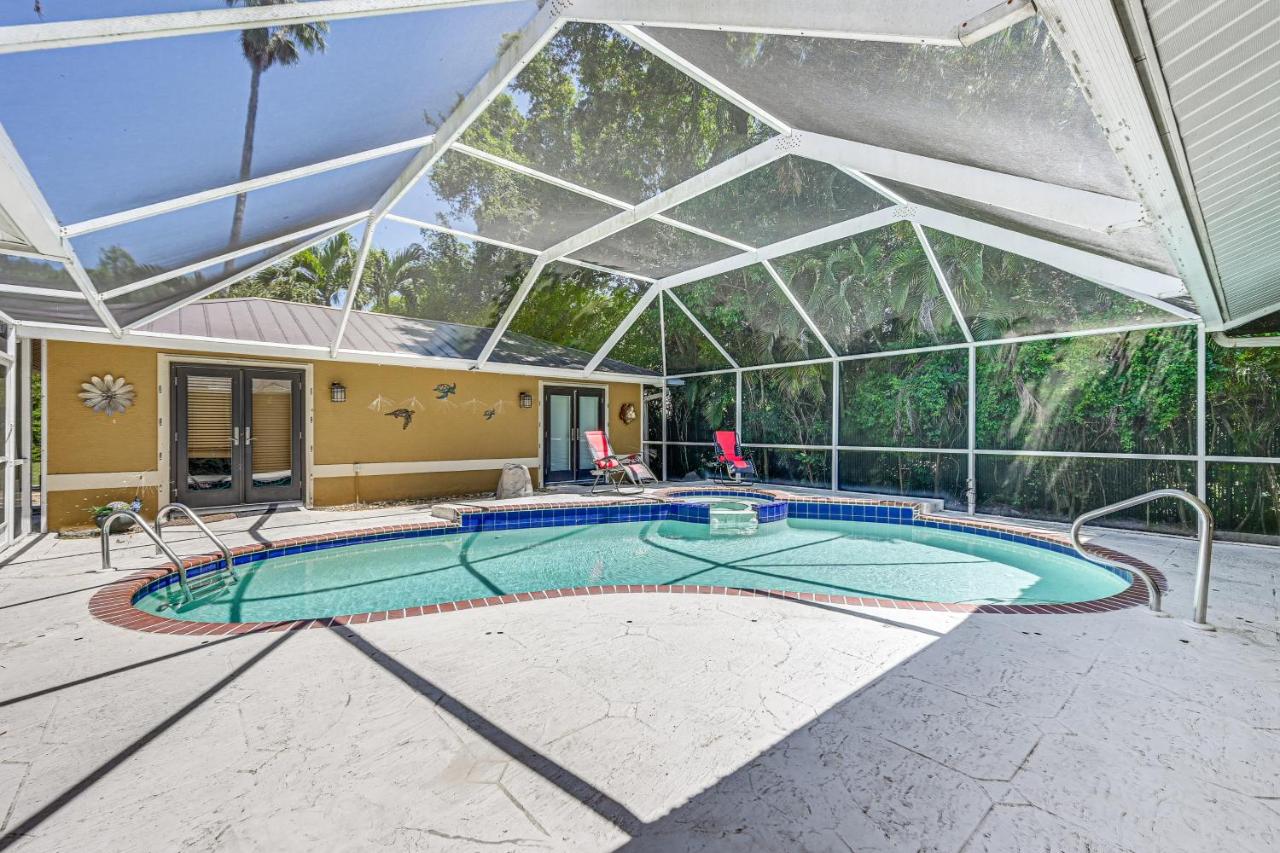 B&B Naples - Lovely Naples Home Backyard Oasis with Pool! - Bed and Breakfast Naples