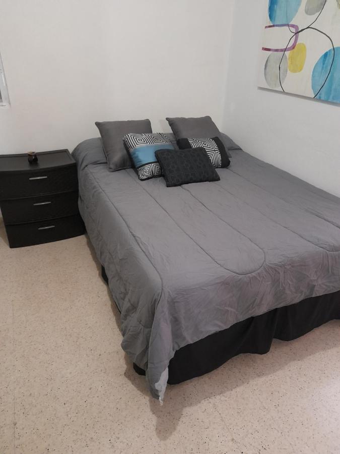 Hermoso Apartamento frente Aeropuerto de Isla Verde - B&B