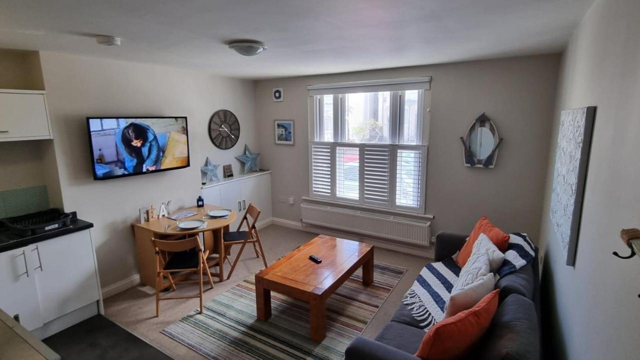 B&B Ryde - St Margaret's Ground Floor and Lower Deck Apartment - Bed and Breakfast Ryde